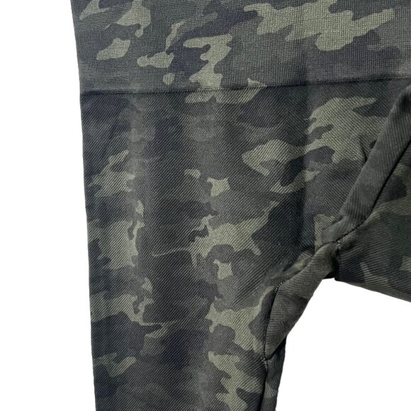 Spanx Look At Me Now Seamless Leggings Green Camo Size L Tummy Control - Picture 9 of 12